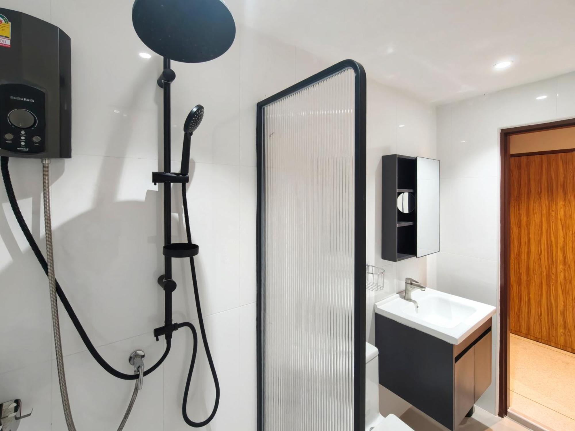 Ab House Aparthotel Bangkok Bagian luar foto
