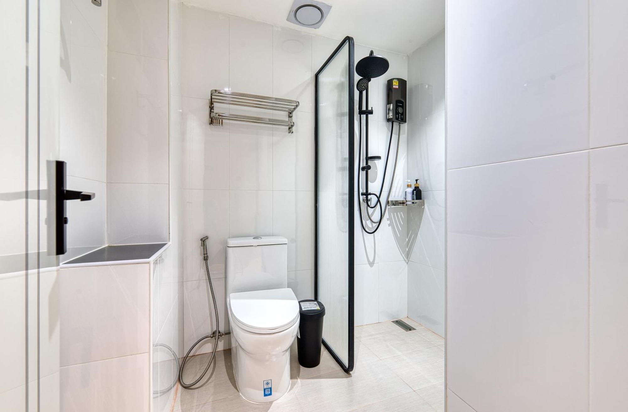 Ab House Aparthotel Bangkok Bagian luar foto