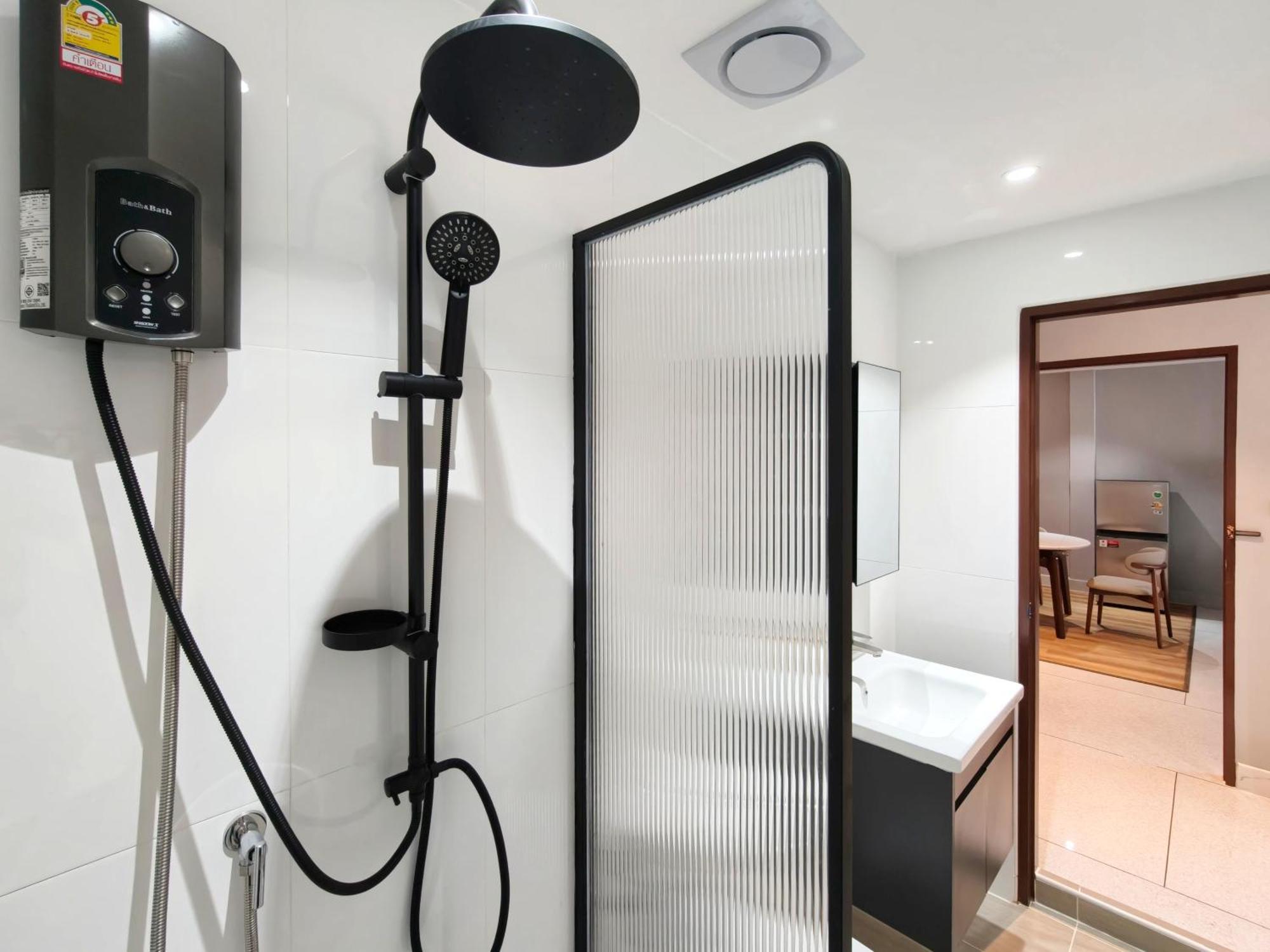 Ab House Aparthotel Bangkok Bagian luar foto